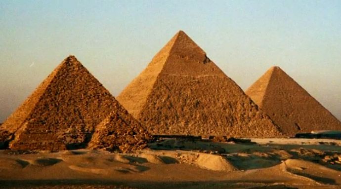 pyramides-aigyptoy
